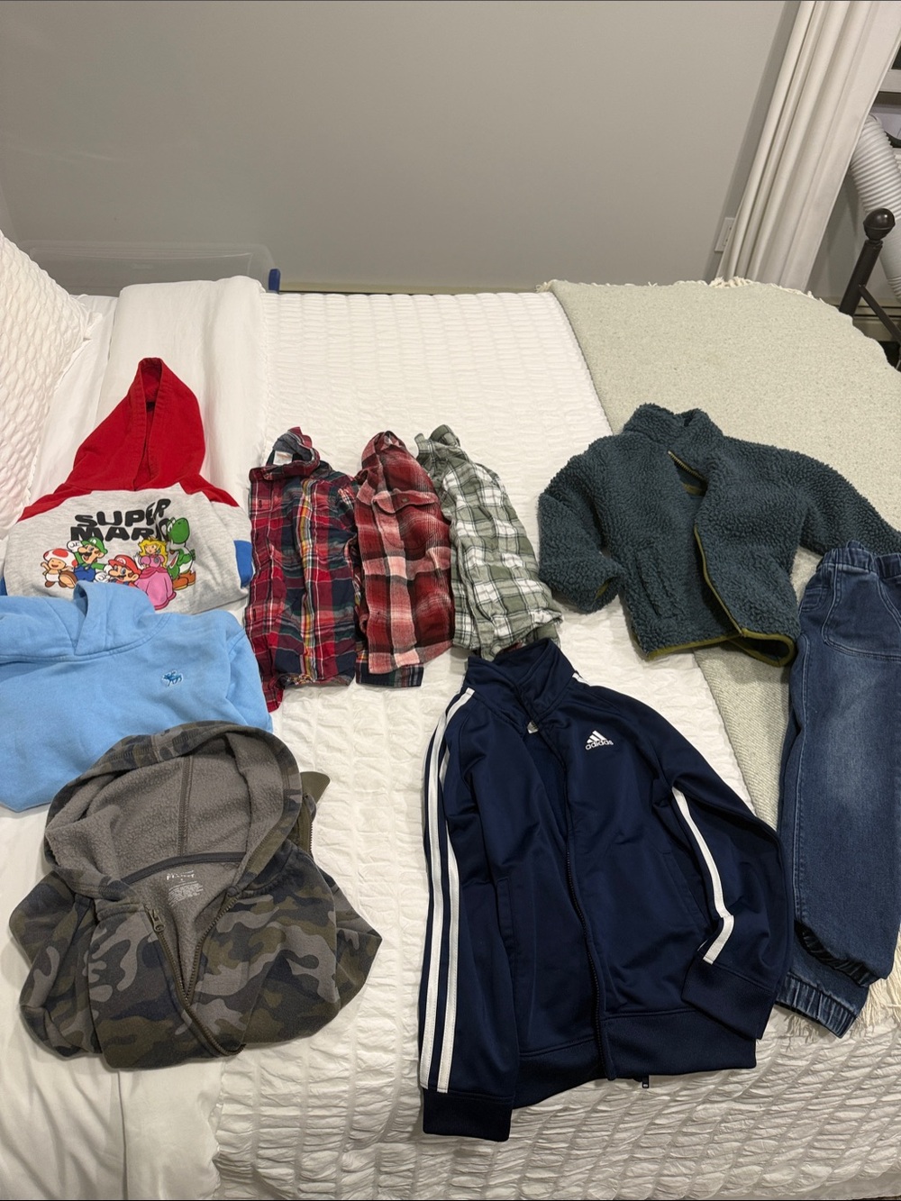 Kids Boys Size 5 & 6 Bundle! flannels, hoodies, sweaters Fall wear!